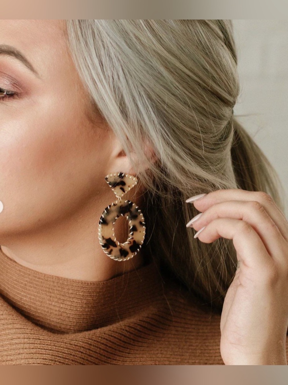 BaubleBar Beige and Dark Brown Tortoiseshell Drop Earrings